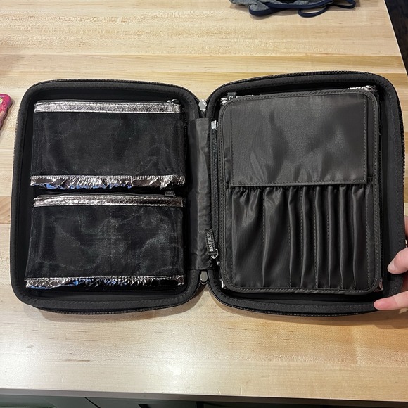 Laura Mercier Limited Edition Essential Custom Artist Portfolio Case In Bronze - Picture 4 of 8